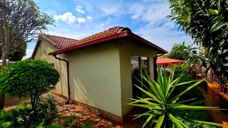 3 Bedroom Property for Sale in Geelhoutpark North West